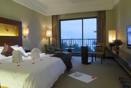 Hotel Golden Bay Resort