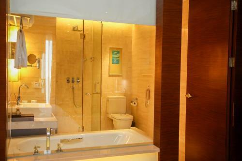Hotel Golden Bay Resort