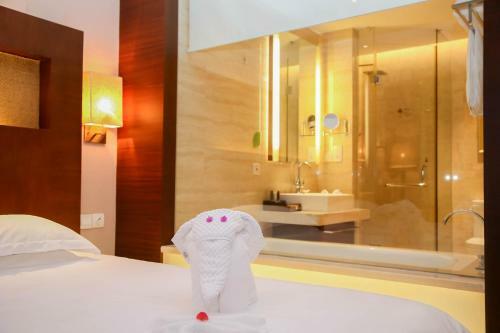 Hotel Golden Bay Resort