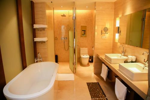 Hotel Golden Bay Resort