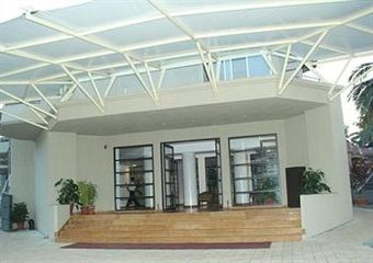 Hotel Whispering Palms Beach Resort