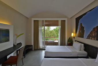 Hotel Whispering Palms Beach Resort