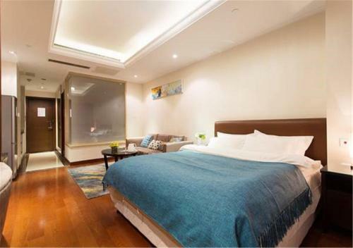 Qingdao Jinshan We+ Holiday Apartment ?wusi Square?