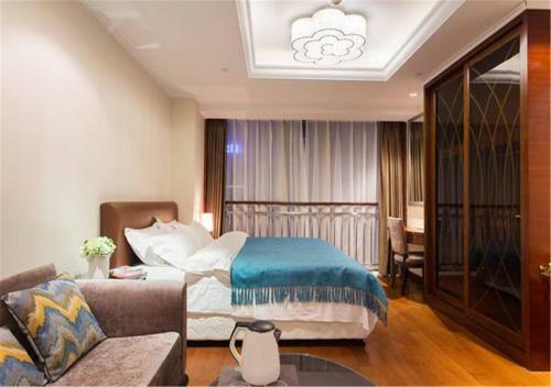 Qingdao Jinshan We+ Holiday Apartment ?wusi Square?