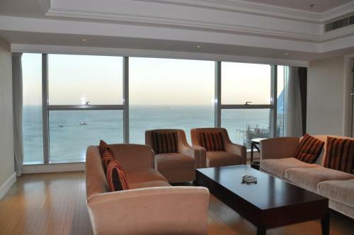 Qingdao Jinshan We+ Holiday Apartment ?wusi Square?