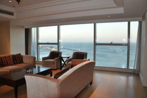 Qingdao Jinshan We+ Holiday Apartment ?wusi Square?
