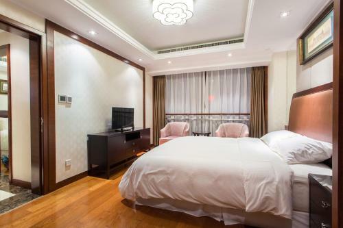 Qingdao Jinshan We+ Holiday Apartment ?wusi Square?