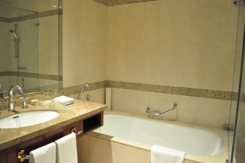 Qingdao Jinshan We+ Holiday Apartment ?wusi Square?