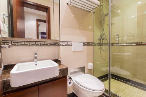 Qingdao Jinshan We+ Holiday Apartment ?wusi Square?