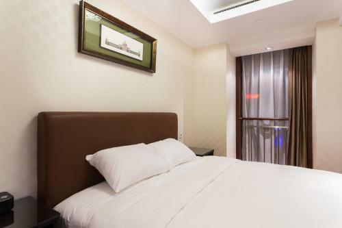 Qingdao Jinshan We+ Holiday Apartment ?wusi Square?