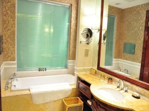 Huachen International Hotel