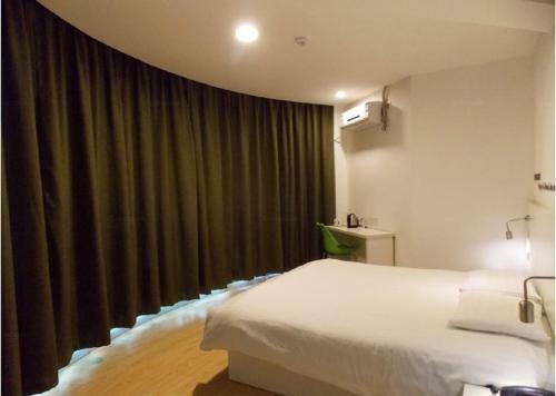 Posada Motel Qingdao Licang Square
