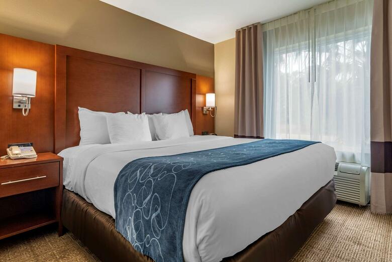 Hotel Comfort Suites At Eglin Air Force Base