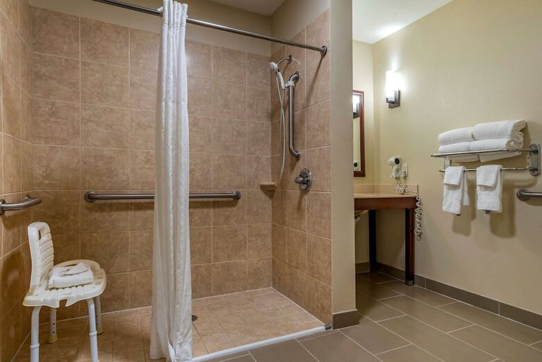 Hotel Comfort Suites At Eglin Air Force Base