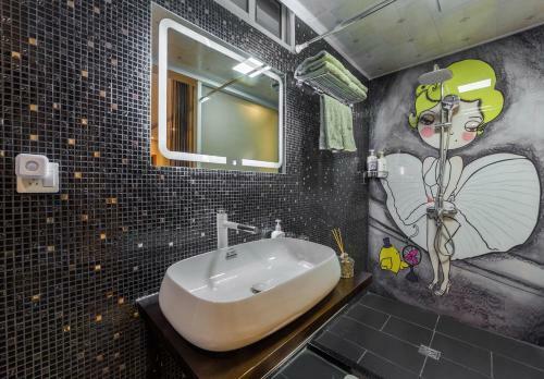 Hostal Tulip Guest House
