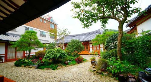 Hostal Beautiful Garden Hanok Guesthouse