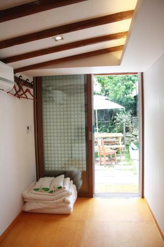 Hostal Sungsim Hanok Guesthouse