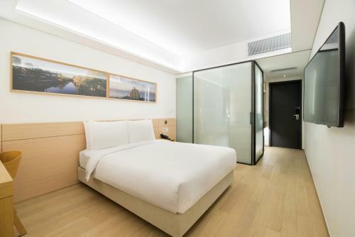 Golden Tulip M Hotel