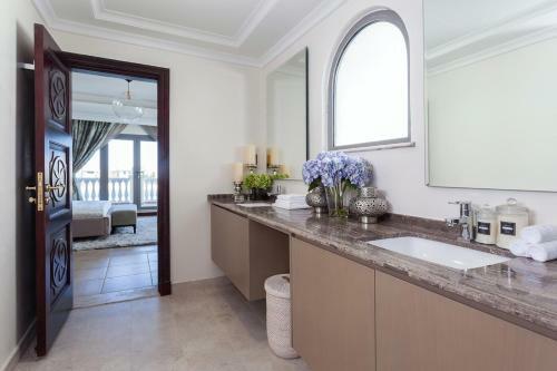 Villa Nasma Luxury Stays - Frond M, Palm Jumeirah
