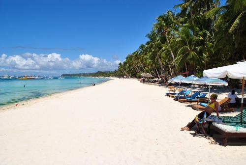 Hotel Surfside Boracay Resort And Spa