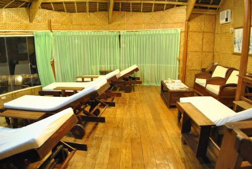 Hotel Surfside Boracay Resort And Spa