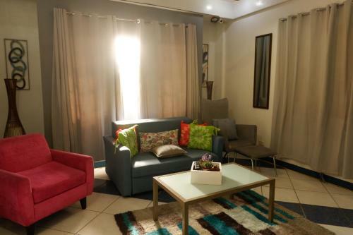 Country Living Hostel - Tagaytay Center