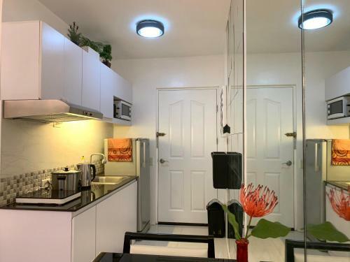 Apartamentos Avida Condo Near Naia