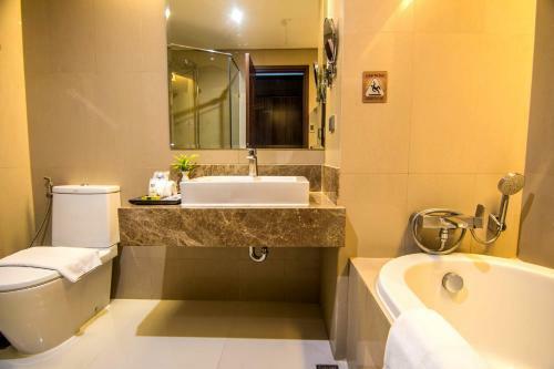Acacia Hotel Manila