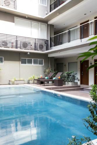 88 Courtyard Hotel