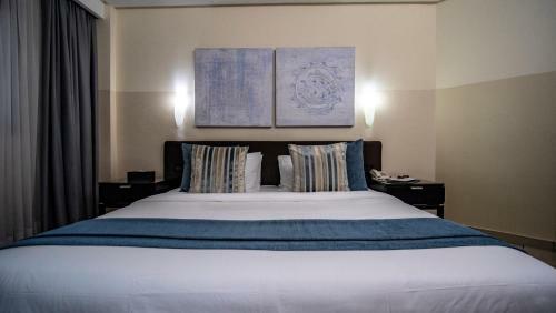 Oak Plaza Hotels East Airport
