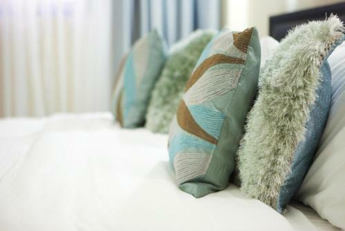 Oak Plaza Hotels East Airport