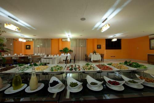 Oak Plaza Hotels East Airport