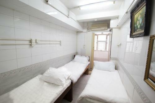 Hostal Happy Land Guesthouse