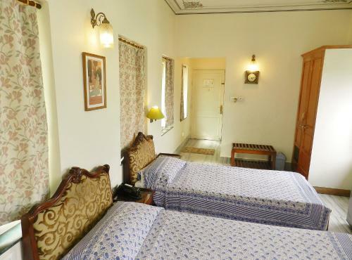 Hotel Arya Niwas