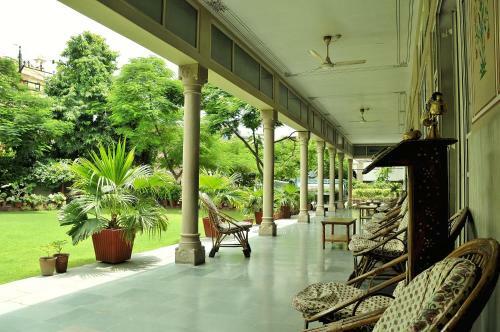 Hotel Arya Niwas