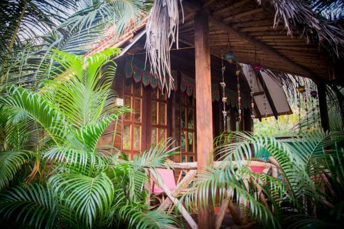 Hostal Little India Beach Cottages