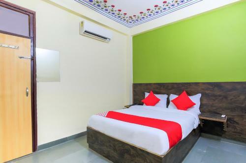 Hotel Oyo Room Nims Kukas
