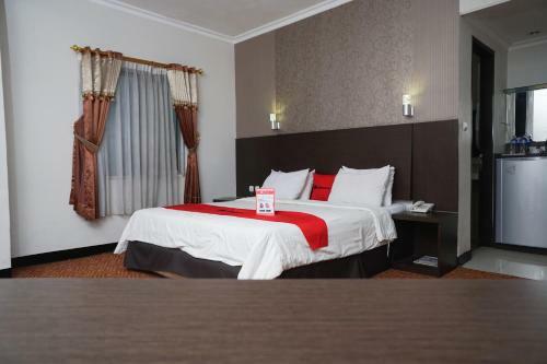 Hostal Reddoorz Plus @ Cihampelas 3