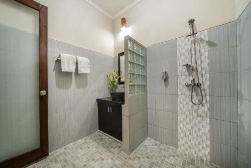 Hotel Puri Canggu Villas & Rooms