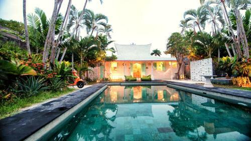 Villa Soobali Atap Putih