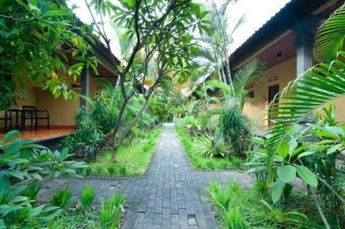 Hostal Agura Bungalow Petitenget Beach