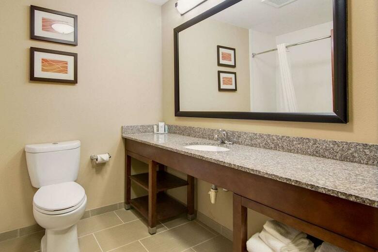 Hotel Comfort Inn & Suites