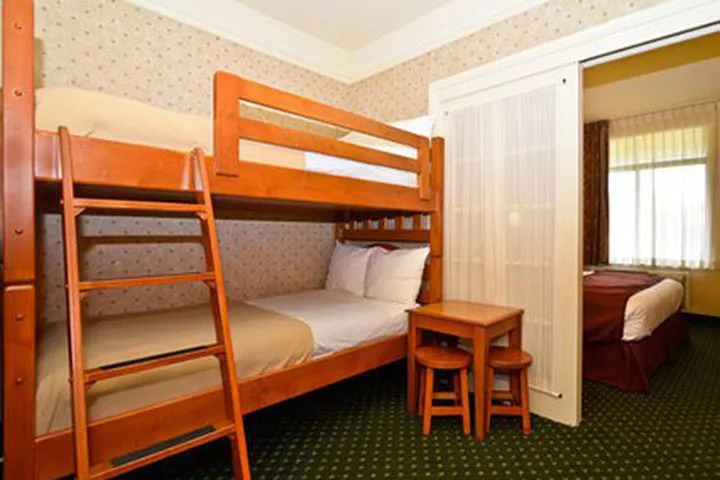 Hotel Ramada Suites By Wyndham San Diego