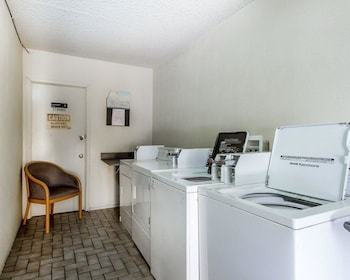 Hotel Rodeway Inn & Suites