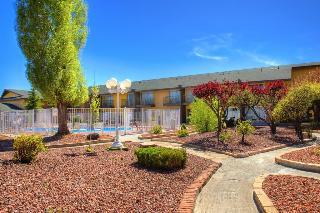 Hotel Rodeway Inn & Suites