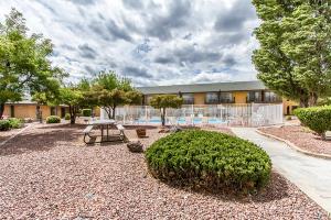 Hotel Rodeway Inn & Suites