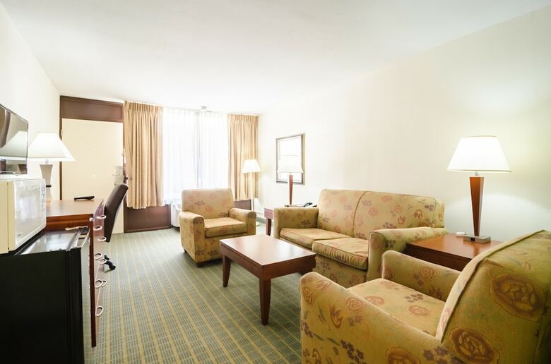 Hotel Quality Inn & Suites