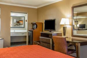 Hotel Quality Inn & Suites Ft. Jackson Maingate