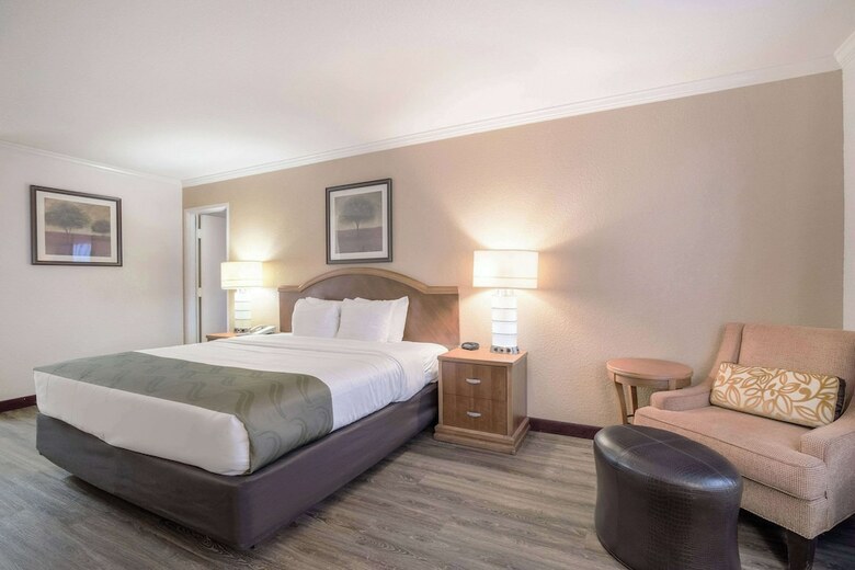 Hotel Quality Inn & Suites