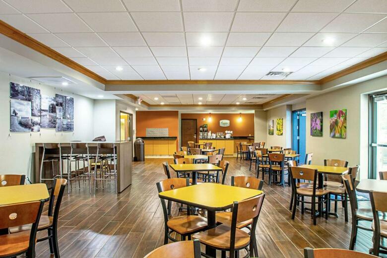 Hotel Sleep Inn & Suites